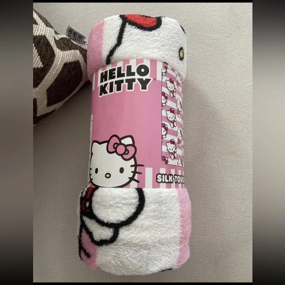 NEW NWT Sanrio Hello Kitty Blanket 40